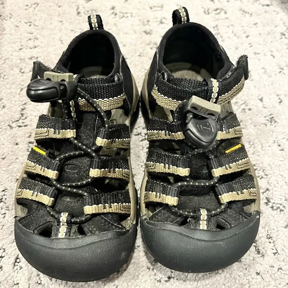 Keen | Shoes | Keen Newport H2 Black And Olive Green Sandals  display picture 1